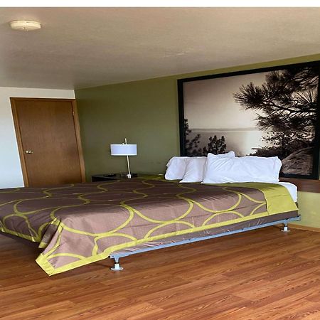 ซูเปอร์ 8 บาย วินด์แฮม เวลส์ Hotel ภายนอก รูปภาพ