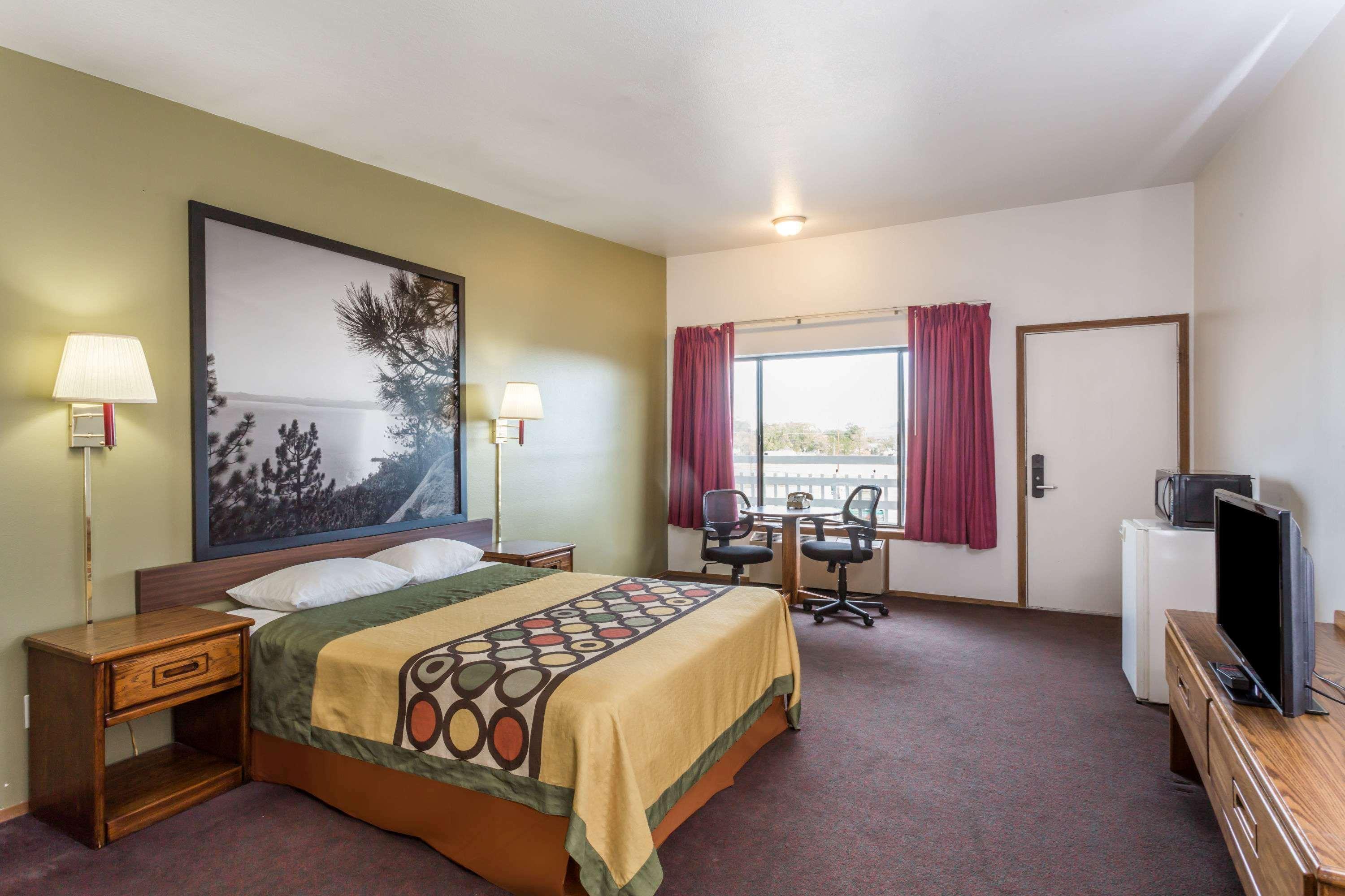 ซูเปอร์ 8 บาย วินด์แฮม เวลส์ Hotel ภายนอก รูปภาพ