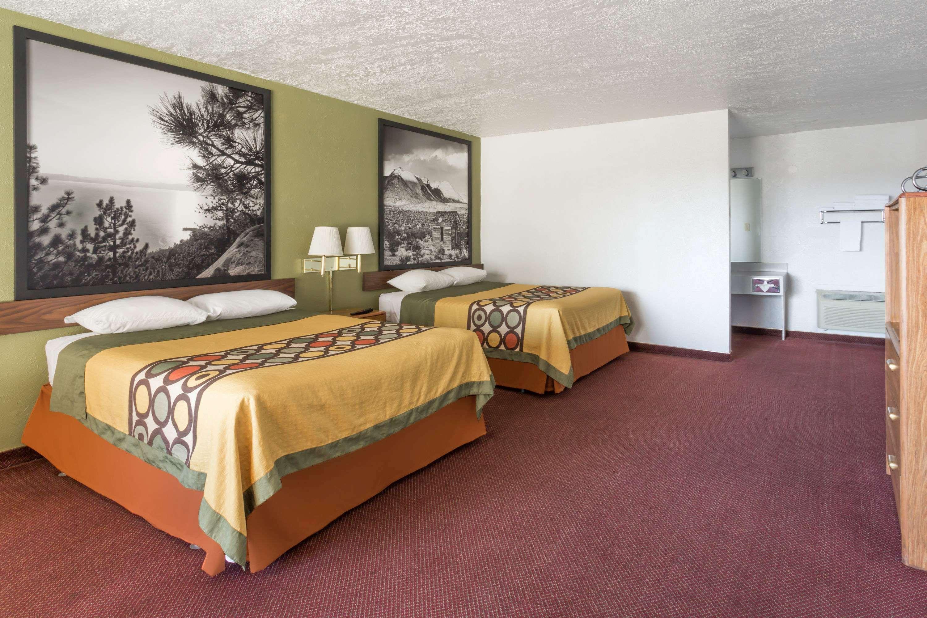 ซูเปอร์ 8 บาย วินด์แฮม เวลส์ Hotel ภายนอก รูปภาพ