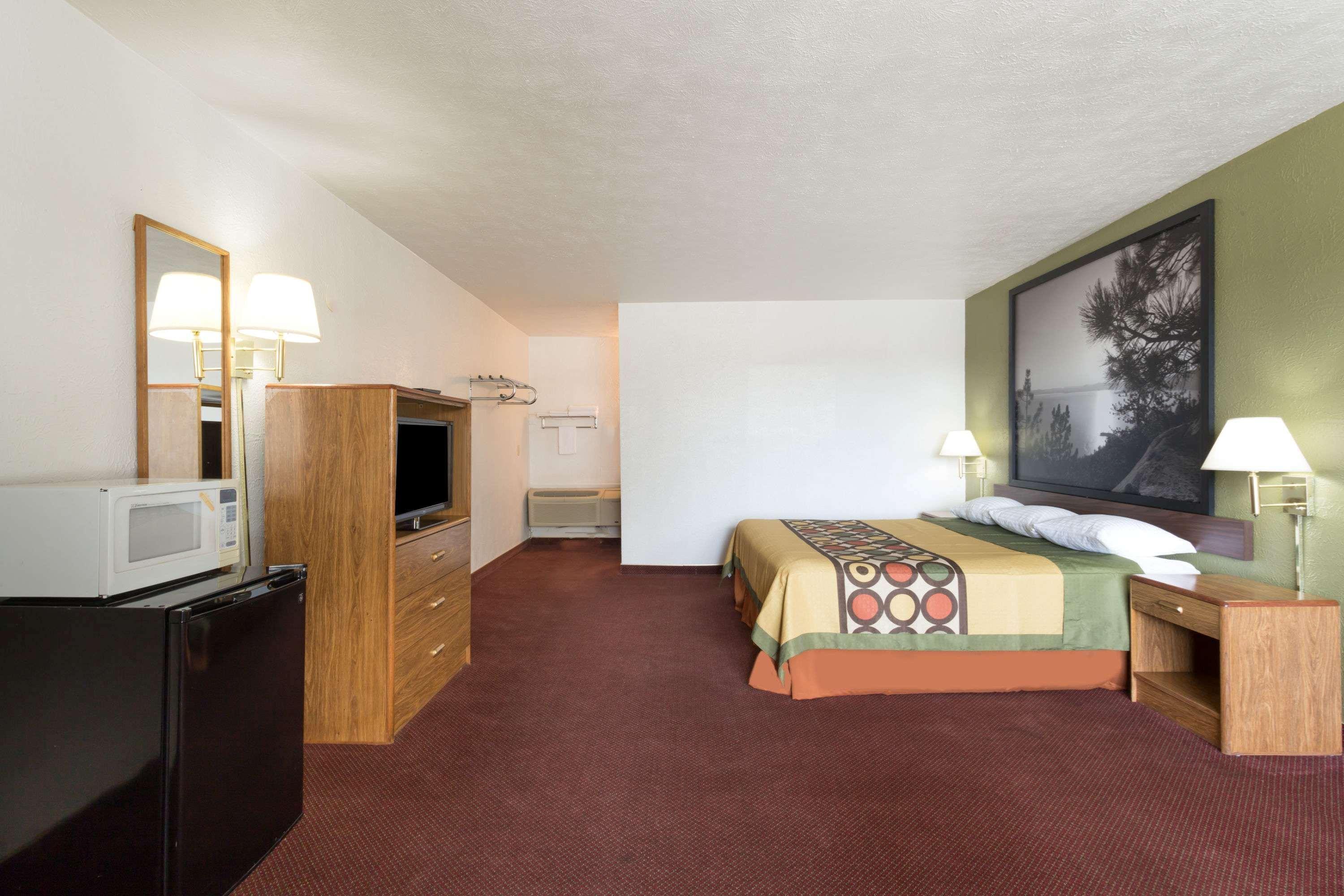 ซูเปอร์ 8 บาย วินด์แฮม เวลส์ Hotel ภายนอก รูปภาพ