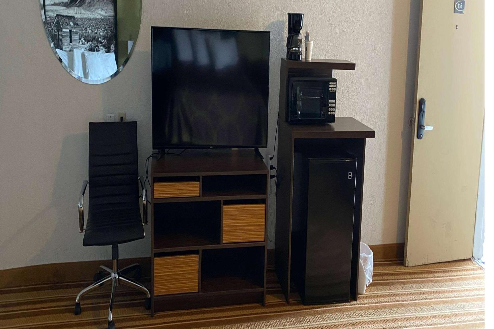 ซูเปอร์ 8 บาย วินด์แฮม เวลส์ Hotel ภายนอก รูปภาพ