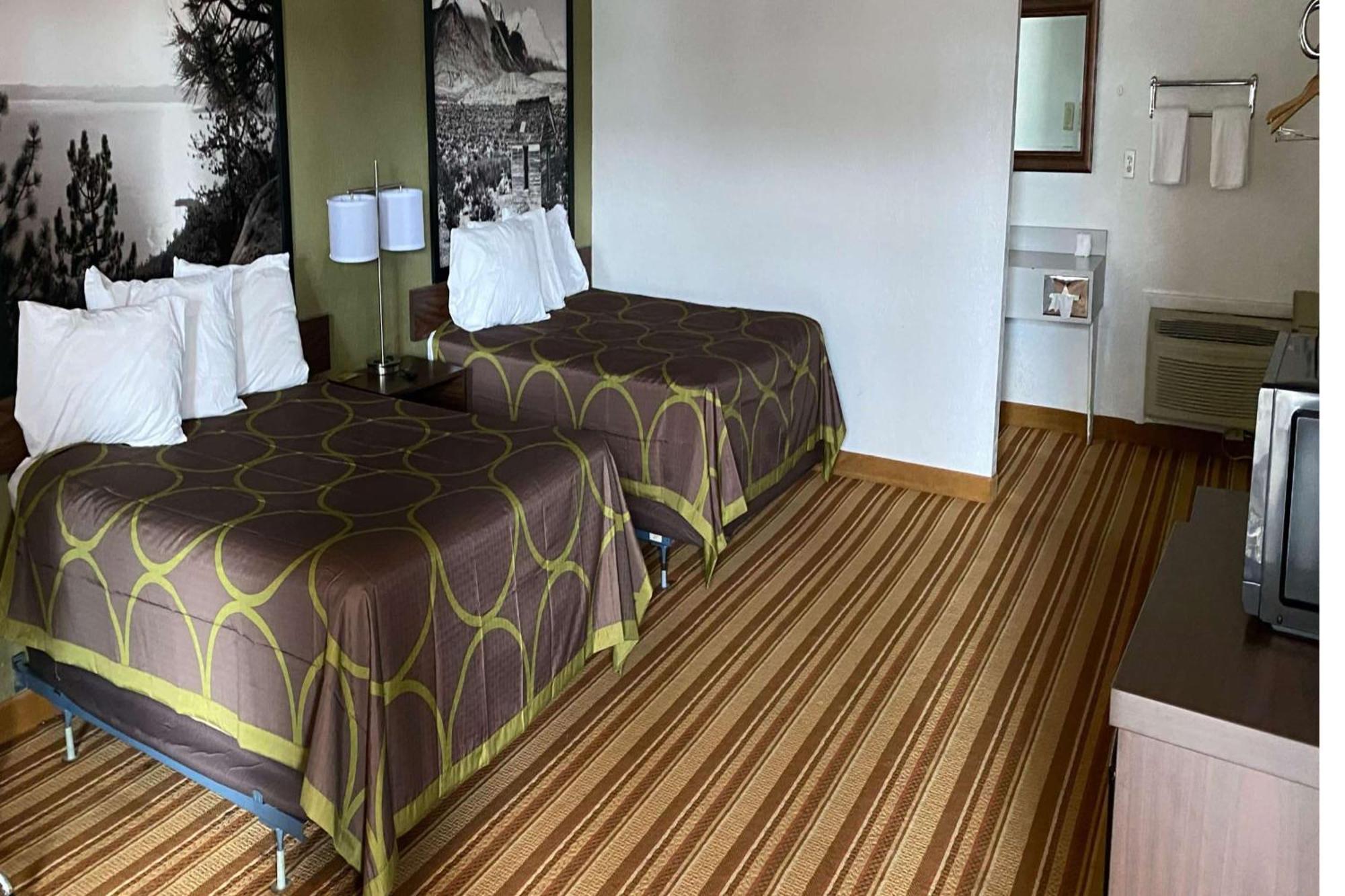 ซูเปอร์ 8 บาย วินด์แฮม เวลส์ Hotel ภายนอก รูปภาพ