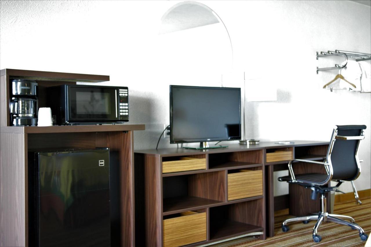 ซูเปอร์ 8 บาย วินด์แฮม เวลส์ Hotel ภายนอก รูปภาพ