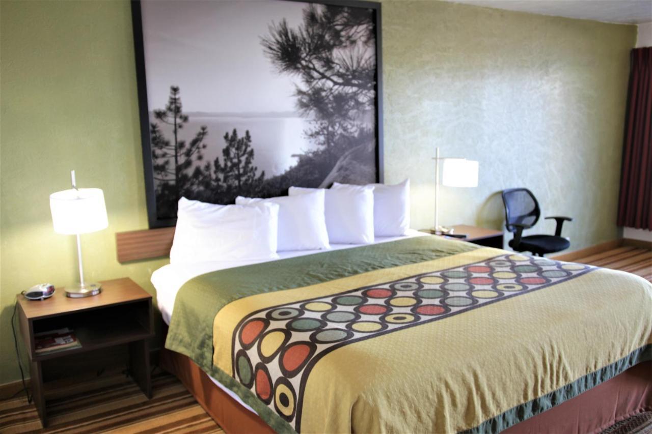 ซูเปอร์ 8 บาย วินด์แฮม เวลส์ Hotel ภายนอก รูปภาพ