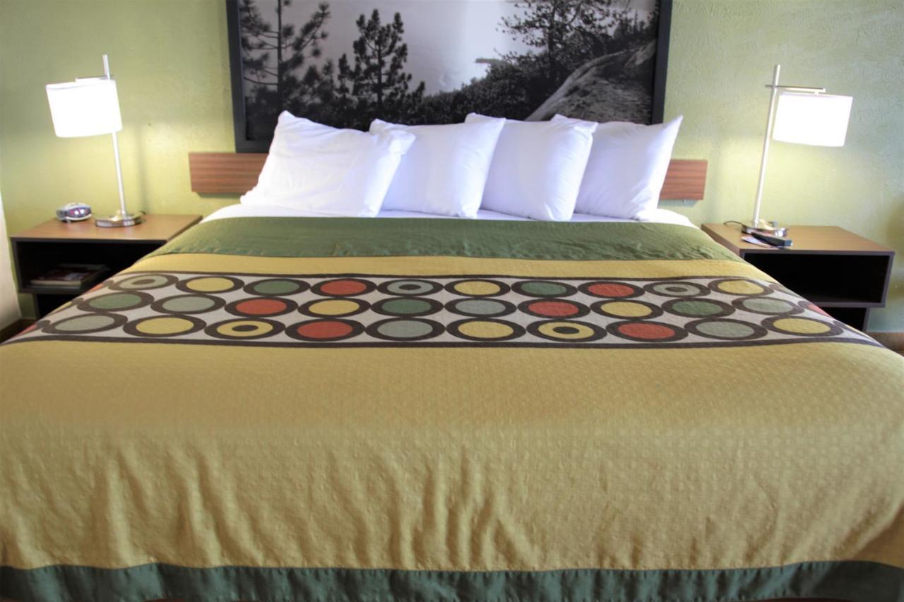 ซูเปอร์ 8 บาย วินด์แฮม เวลส์ Hotel ภายนอก รูปภาพ