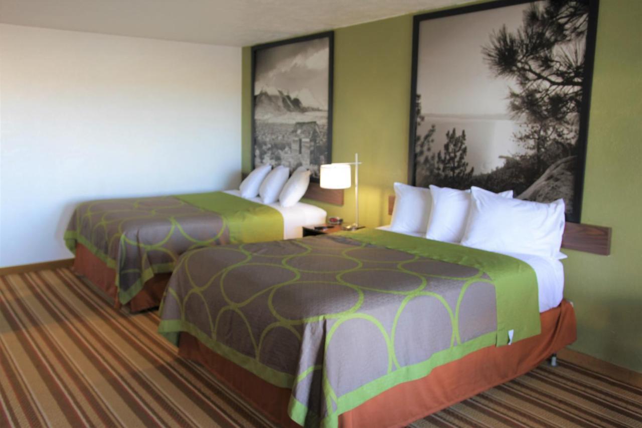 ซูเปอร์ 8 บาย วินด์แฮม เวลส์ Hotel ภายนอก รูปภาพ